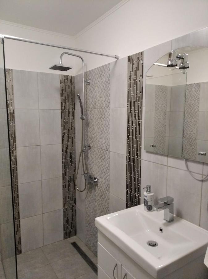 Tatabanya Ujvarosi Lakas Extérieur photo