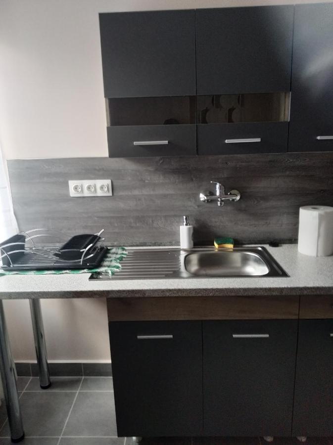 Tatabanya Ujvarosi Lakas Extérieur photo