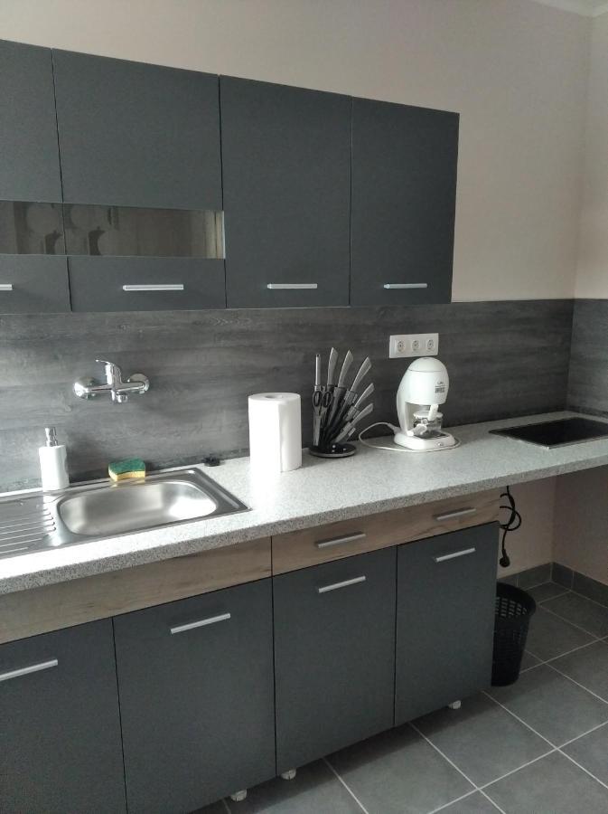 Tatabanya Ujvarosi Lakas Extérieur photo