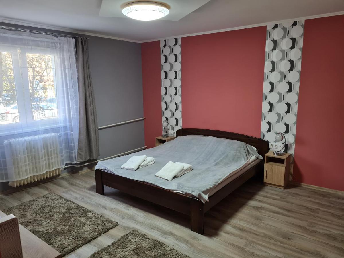 Tatabanya Ujvarosi Lakas Extérieur photo