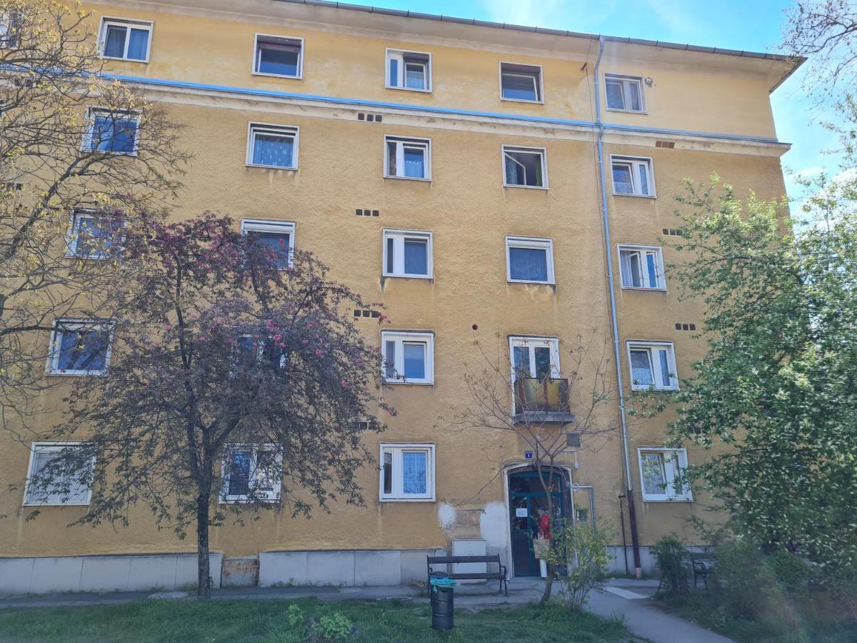 Tatabanya Ujvarosi Lakas Extérieur photo